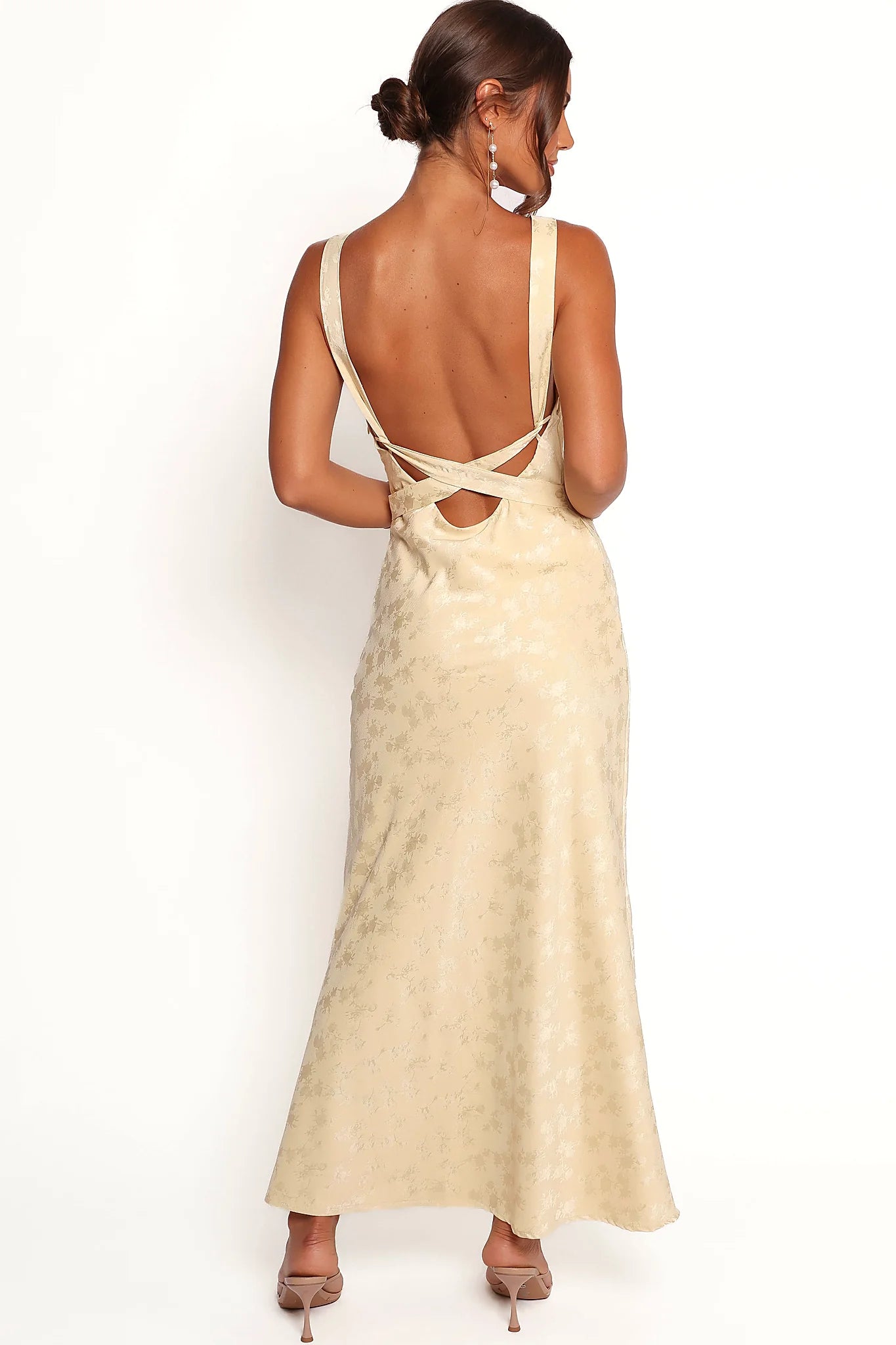 Side view with the invisible side zip
