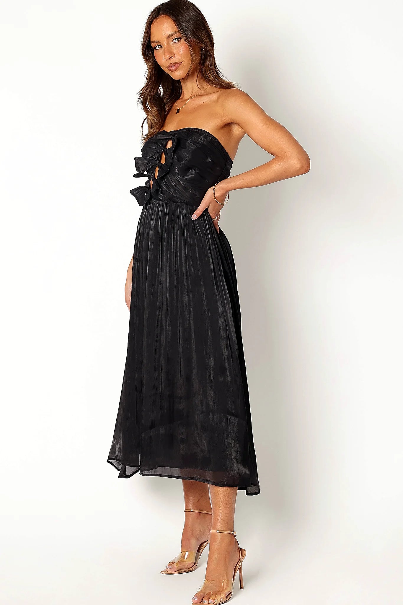 Side view showing the gathered pleat detail