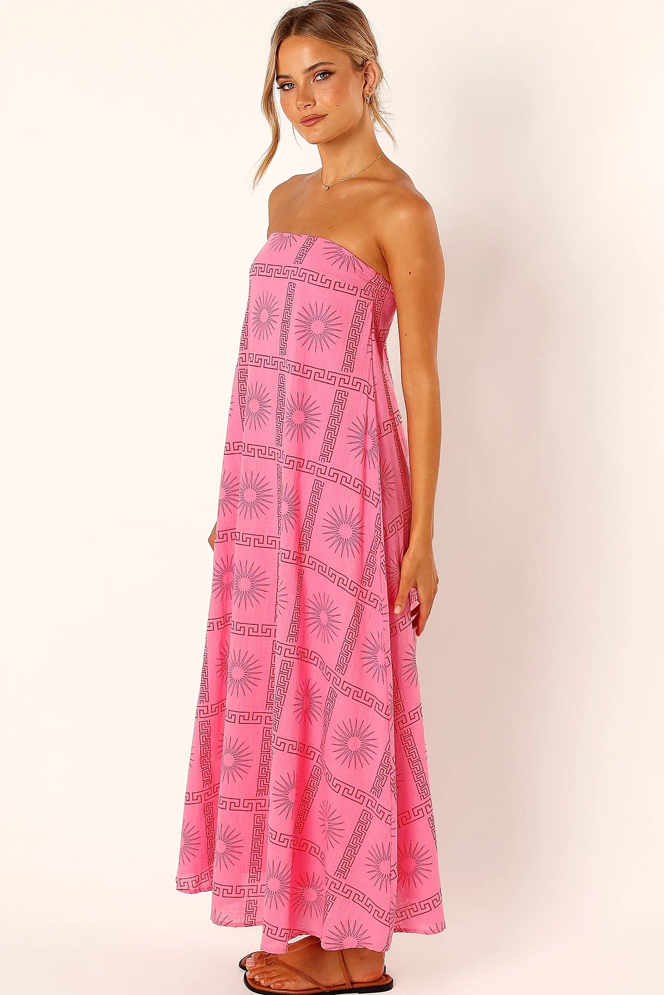 Side view with the invisible side zip