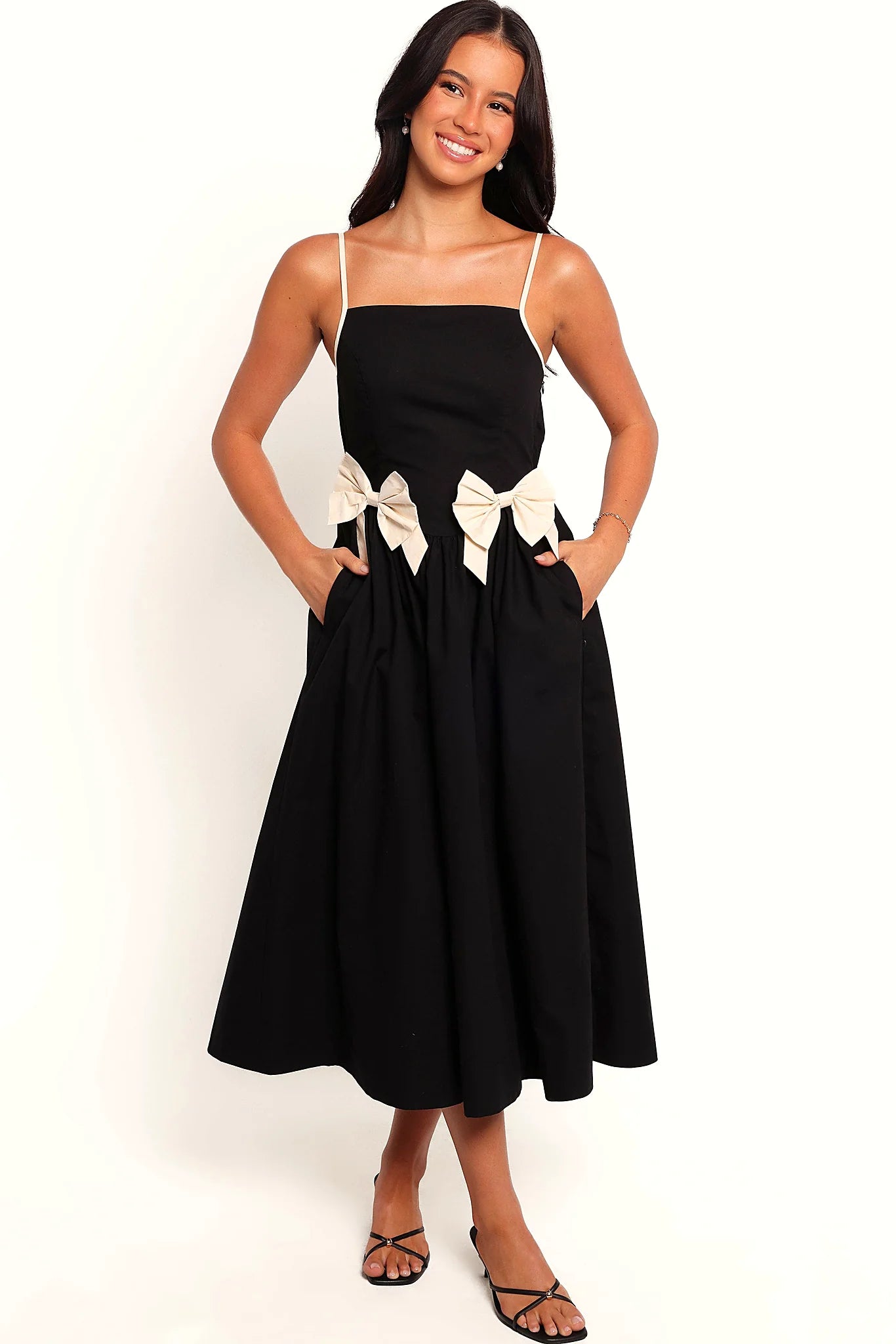 Side view showing the A-line skirt and pocket opening