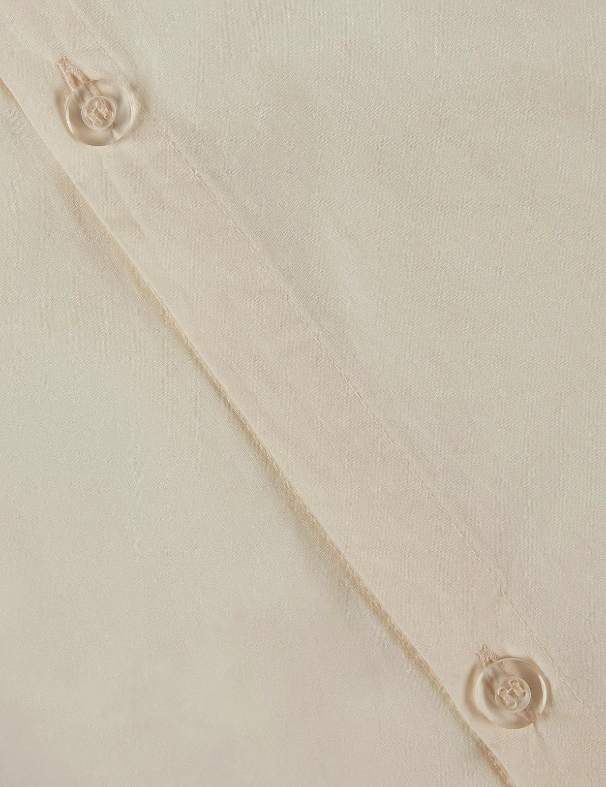 Second product view of a vanilla percale duvet cover
